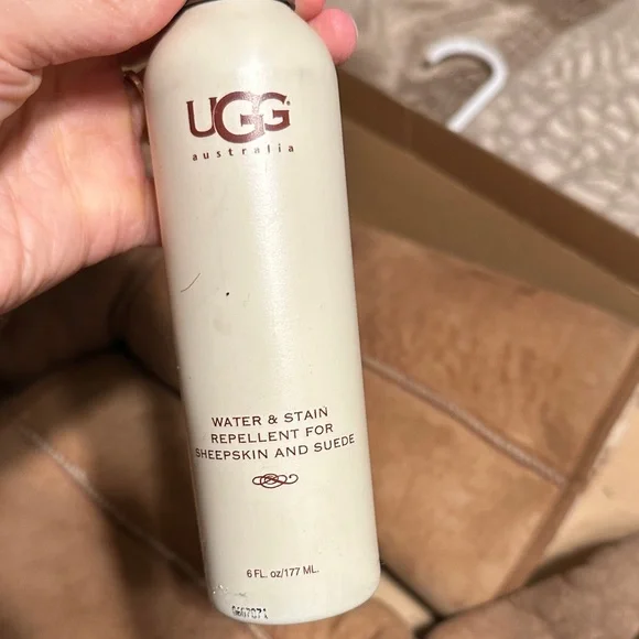 UGG Classic Chestnut Boots - Picture 10 of 11